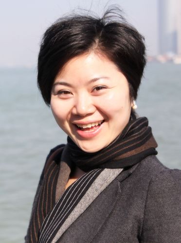 李萍 中共党员,江汉大学音乐学院副教授,硕士生导师.