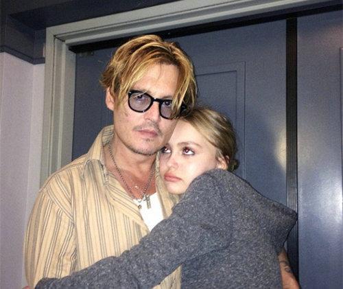 德普15岁女儿私照曝光 尖脸明眸颓废文艺腔 (第11页)