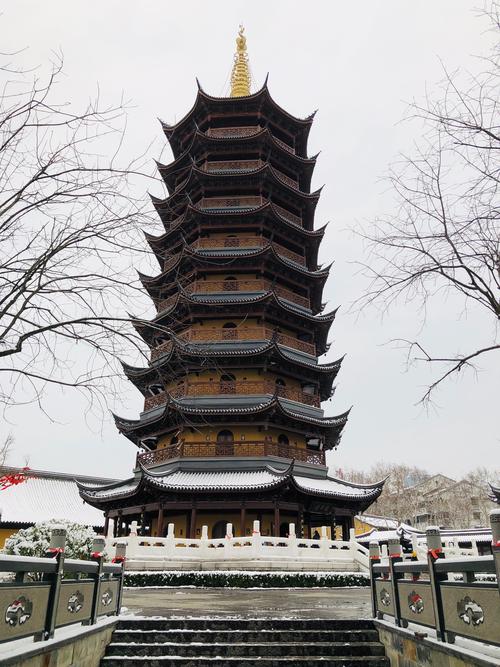 离开文庙,来到国师塔,刷身份证即可登塔参拜,上去的时候是电梯,下楼是