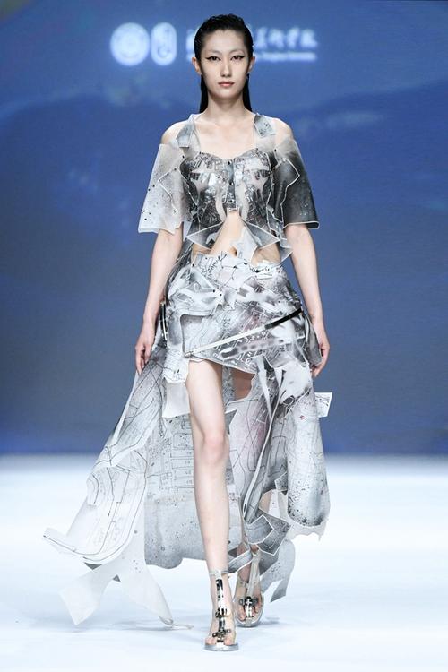 推门者2021清华美院服装设计大秀