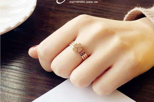女生粗手指戴戒指的图片手指比较粗的戴什么戒指合适