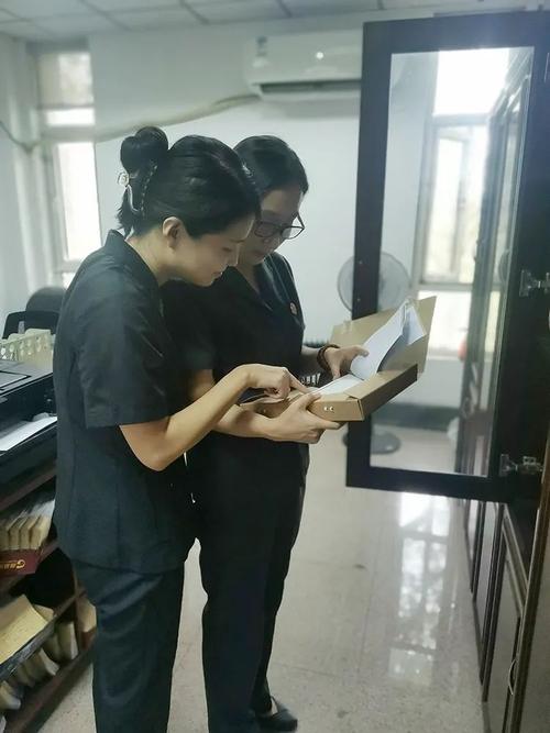 跟班先进找差距|细致认真用心守护大后方