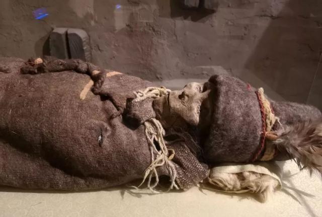 近4000年的楼兰古国美女干尸,毛发指甲都能看见