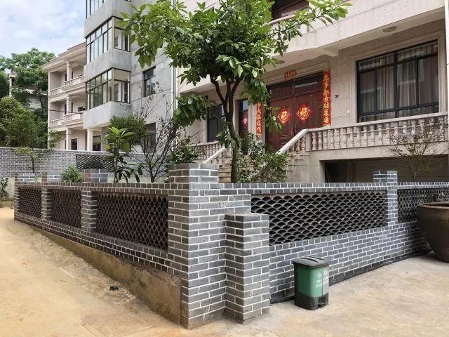 围墙打开,重点进行美丽庭院建设,按照秀美村标准打造通透的开放式庭院