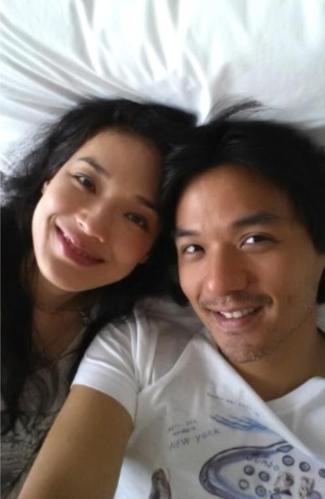 冯德伦晒舒淇变形大脸照为老婆庆生:永远年轻