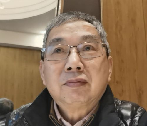 上海师生为老大哥庆生