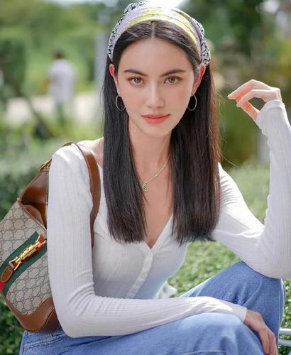 被称为泰国神颜,21岁成了10亿票房女主,她究竟有多