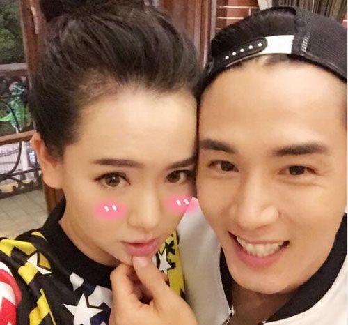 李承铉黑老婆戚薇下巴短 贴面自拍秀恩爱(图)