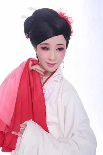 李燕(上虞越剧团)李燕同样是从在戏校起就把陈飞老师当偶像,"老师待