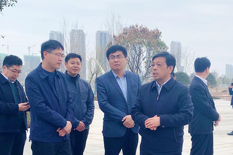周口市副市长王宏武带队观摩督导中心城区绿化建设工作