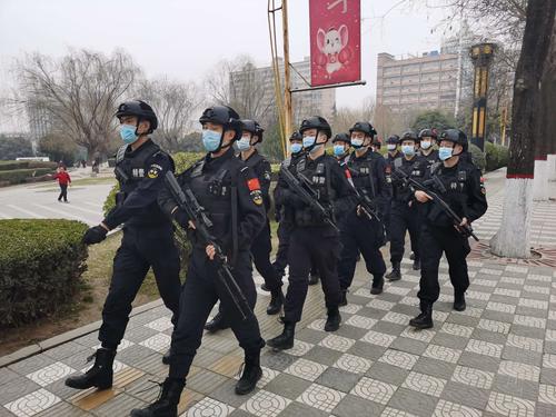 巡警】坚守岗位 恪尽职守—临潼分局巡特警大队组织开展集中武装巡逻