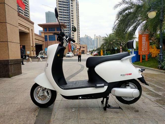 雅迪m6冠能版电动车,二手车转让