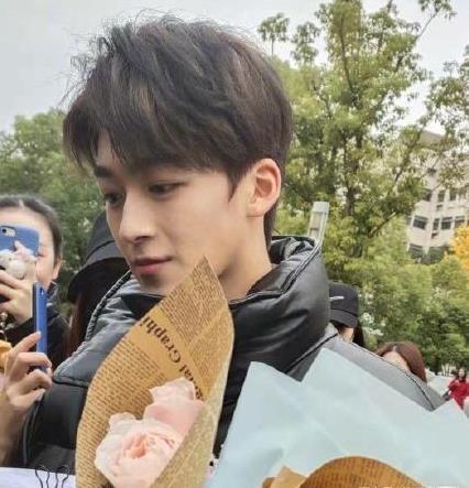 好好看的男孩子创造营何洛洛参加艺考曾为出道放弃高考