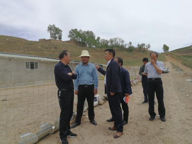 巡察组在化隆县德恒隆乡深度贫困地区实地调查村集体经济破零及发展