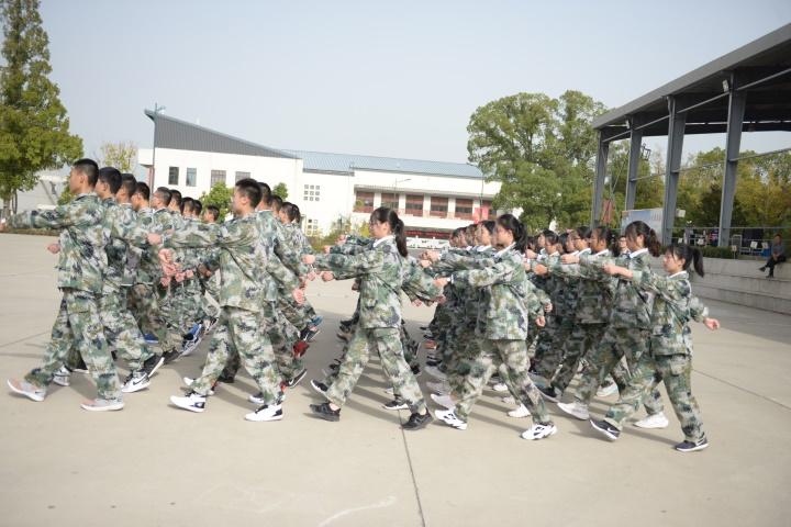 军令行止声犹壮 二中学子见风采-军营快讯- 常州市第