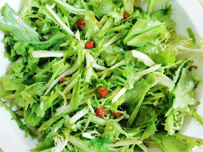 饭店里的凉拌苦菊为啥好吃?原来做法有技巧,酸辣爽口