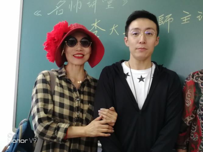 天津广播电视台广播新闻主持李大卫,讲座《诵读经典品味人生》