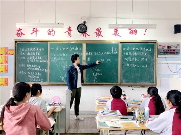 华东师大学子山区支教