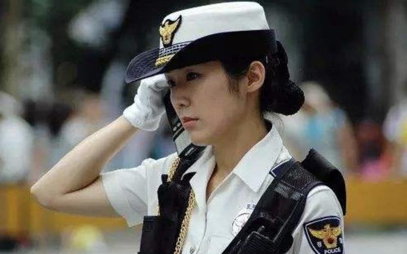 交警将告别白警帽,白色执勤腰带?_帽子