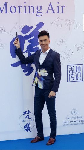刘灿亮相国际时装周 谈新戏卖关子