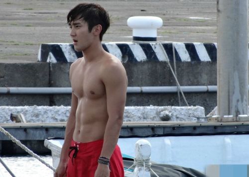 exo金珉锡肩膀肌肉线条清晰 2pm尼坤sj崔始源李钟硕等