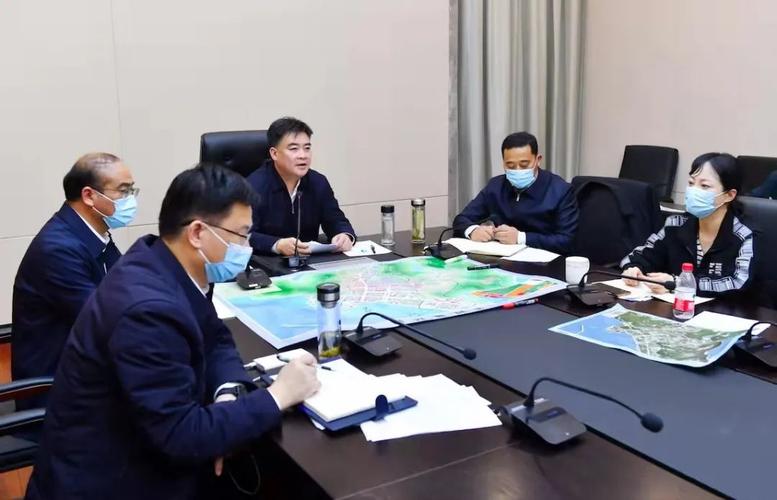 3月17日下午,市委书记,新区党工委书记何中伟在嵊泗主持召开全市疫情