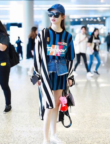 春日明星机场秀,刘诗诗女王范王一博机场变t台