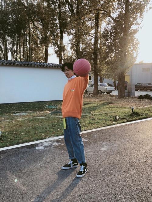 刘耀文的vans_范斯怎么样_刘耀文_时代少年团_鞋子_时代少年团_时尚