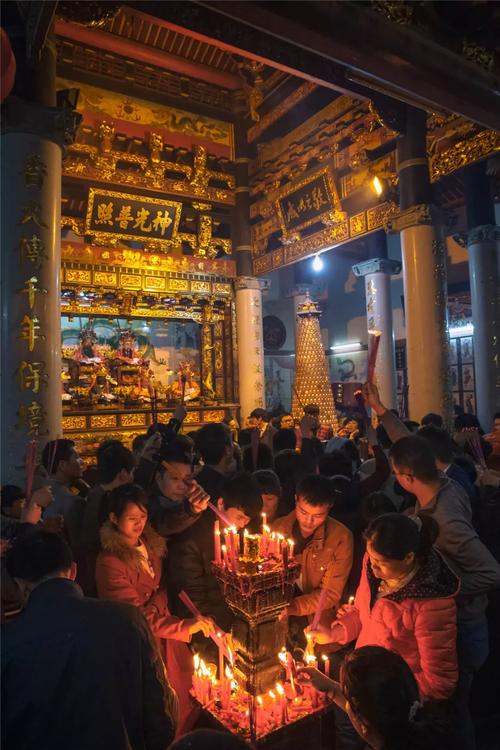 《神光普照》 洪宗文 摄