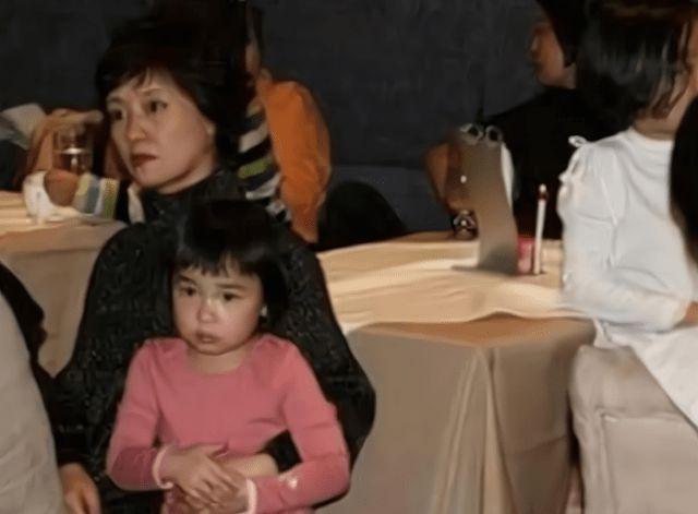 年过花甲的邓婕,离婚协议成她一生的痛,领养女儿越长越像张国立