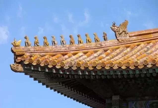 太和殿重檐庑殿顶檐角蹲兽十个