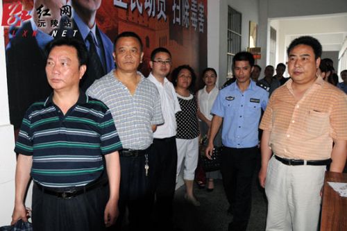 沅陵县政府副县长,县公安局长,县禁毒委主任谢久文,县委政法委第一副