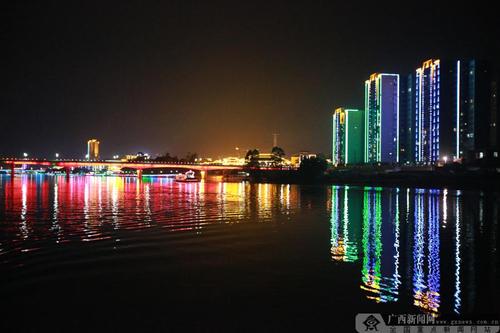 夜游绣江 网媒记者感受容县醉人夜色