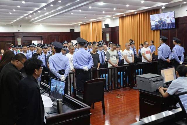 扫黑除恶进行时|被告人周光宇等21人涉黑犯罪案一审公开宣判,主犯数罪