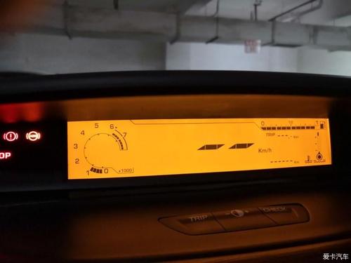 雪铁龙世嘉显示屏出现这个标志是什么意思