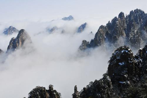 黄山四绝是指奇松,怪石,云海,温泉 .因为