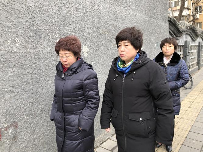 街道办事处副主任王海玲,六里屯街道纪检监察科科长崔婕的带领下,来到
