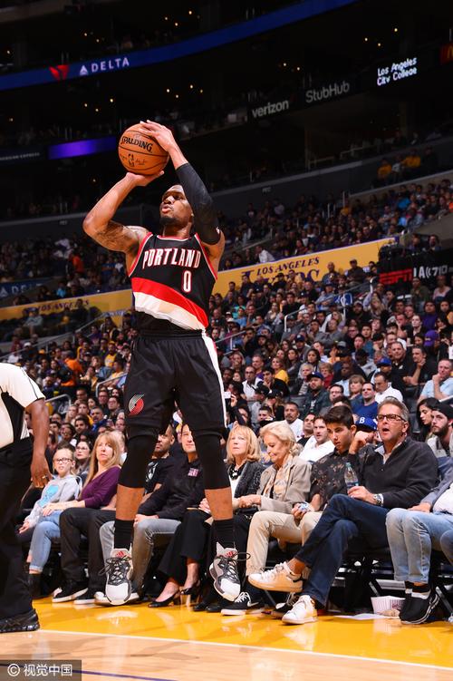 利拉德状态火热连中超远3分 新赛季他要叫板库里?