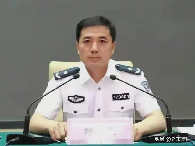 督察长,没多久后再次调至和田地区担任行署副专员,地区公安局局长
