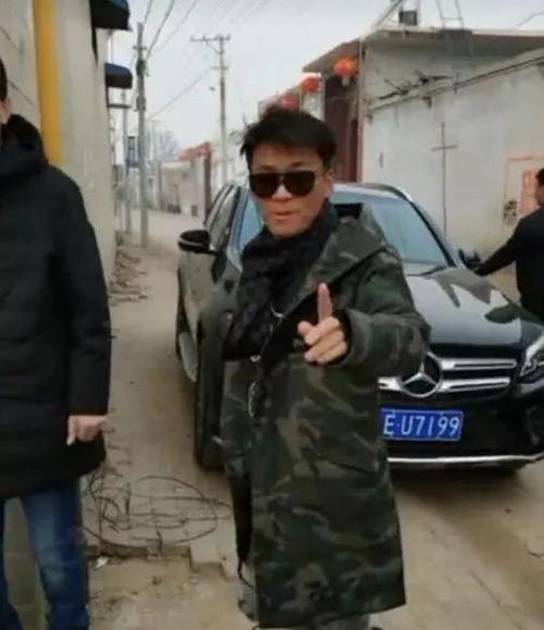 王宝强回农村老家过年, 应该是最接地气的明星了吧?