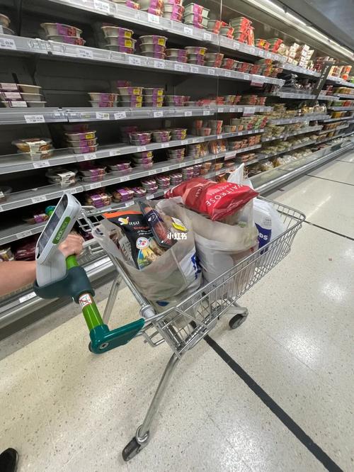 每次逛超市都很好奇,怎么外国人在超市里拿了东西都直接放进自己的