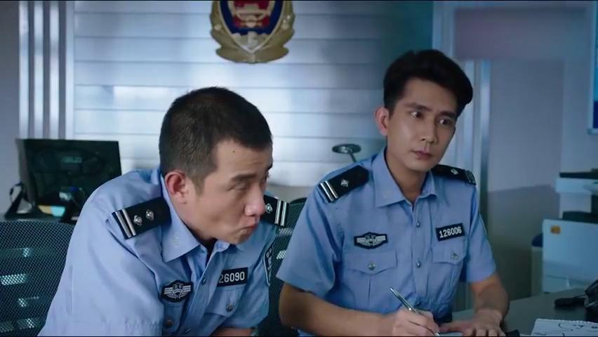 美人鱼电影最经典片段!警察:我们一般不会笑,除非是真的忍不住