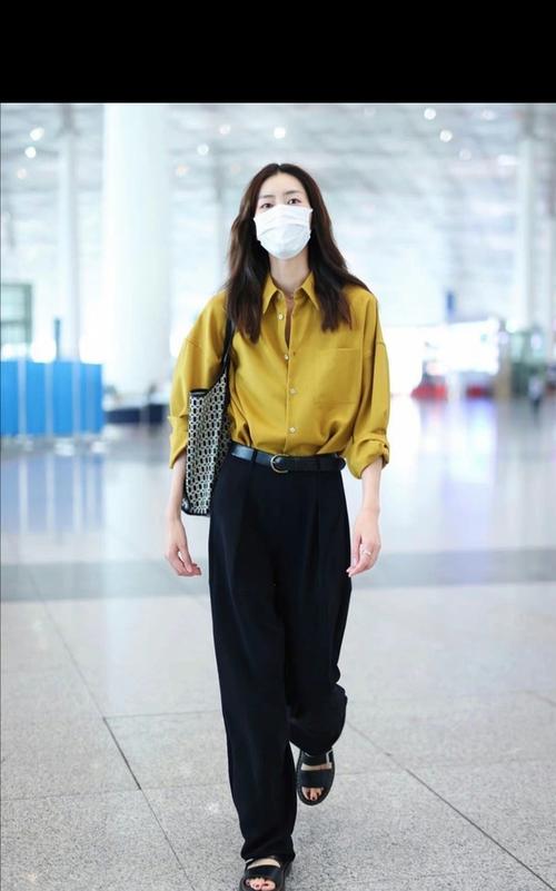 104近一周国内女明星机场街拍图二