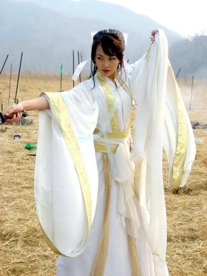 唐嫣的古装还很美,特别是在《仙剑三》中饰演的紫萱一角,美翻了!