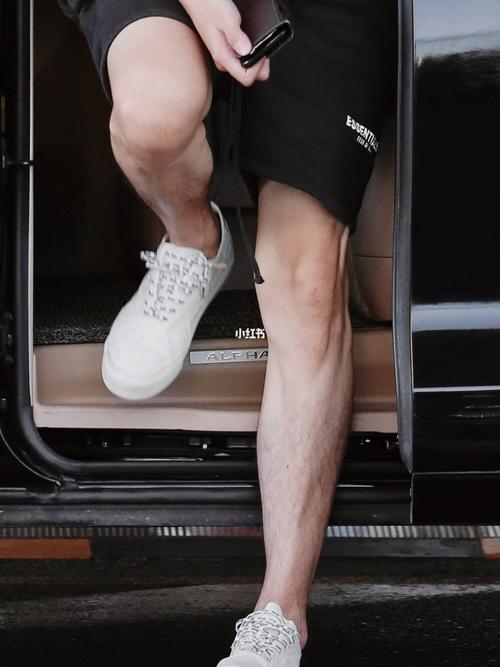 吴亦凡细节特写/腿毛_吴亦凡_娱乐_明星娱乐资讯