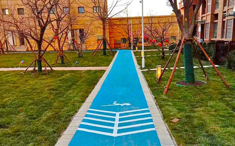 杭州小区塑胶跑道给当地居民带来了很多便利