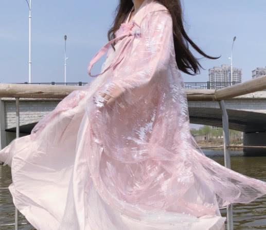 "不露脸"拍照躲过了汉服,逃过了洛丽塔,看到校服:初恋的味道