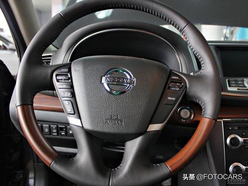 08款天籁公爵2.5l内饰,前排都配有腿托,移动大沙发太舒服