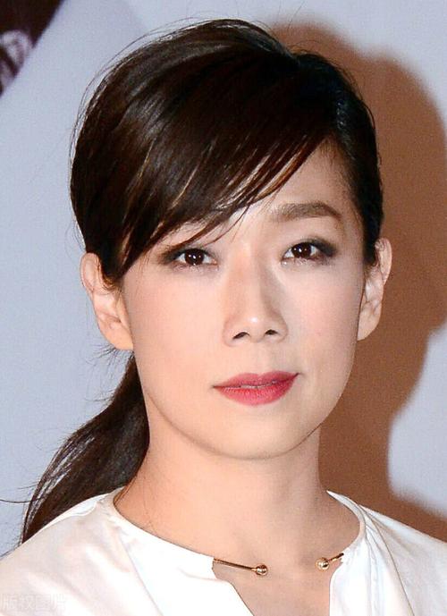 林忆莲的遗憾情史,靠魅力征服了5个男人,被情所伤不结婚不生子