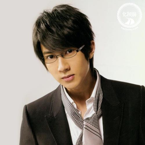 眼镜网带你围观《爸爸去哪儿》帅爸比们戴眼镜的样子!